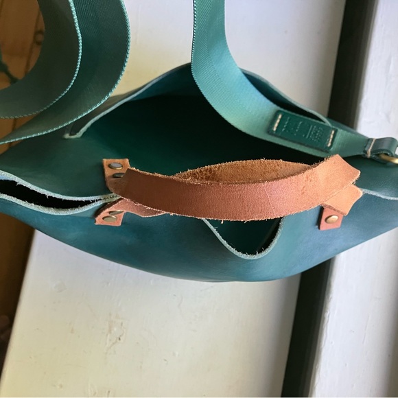 🌊CARIBBEAN Portland Leather Goods Medium Classic tote MODIFIED to crossbody - Picture 5 of 16